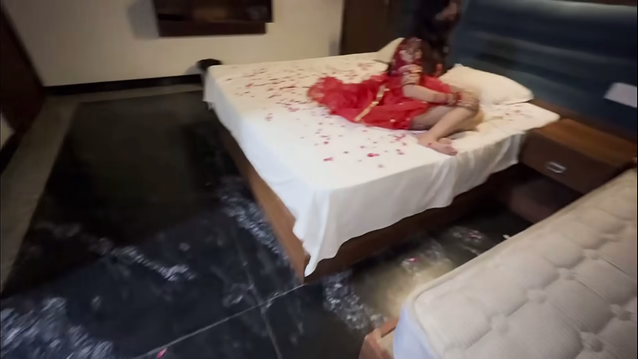 Honeymoon'_s gift - First Night Bride'_s Ass Fucked Hard Anal Desi video