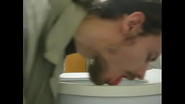 Jean-Daniel clean a toilet.AVI