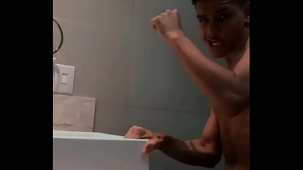 Imagina só você no lugar dessa pia levando essa...