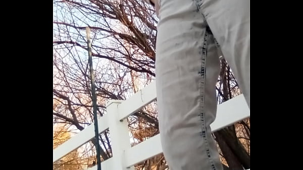 thumb peeing myself
