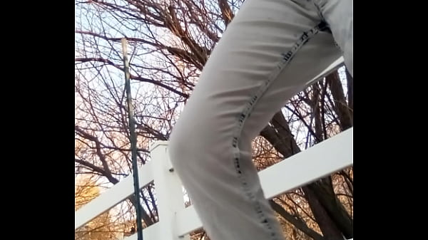 thumb peeing myself