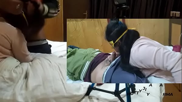 Boy fuck his sexy college girlfriend at girls hostel room on christmas day.