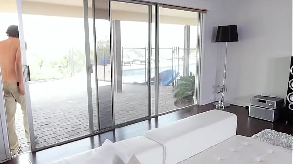 Download Video - Bossy Milf Melissa Lynn Seduces Her Worker And Lets Him Fill Her Mouth With Cum