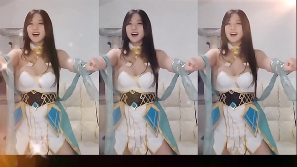 Korean babe cosplay dancing