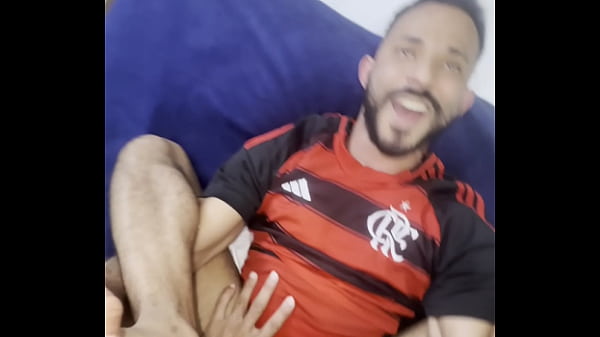 Dei pro goleiro do time depois do jogo
