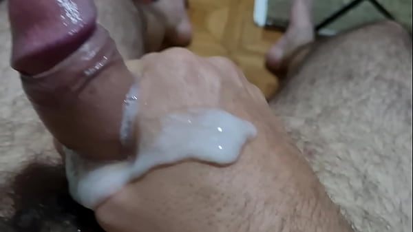 Pau peludo gozando muito gostoso com a porra gr...