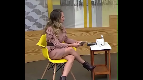 Regiane Tapias - Revista da Manha - Bem Sexy de Saia (05.05.21) (Parte 02)