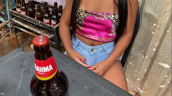 Download Video - alice Primeira vez do programa da novinha no bar ela sentou no coroa do pau grosso