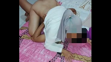 The latest viral Indonesian hijab binor cheating with her husband's friend