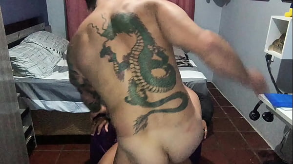 Motoboy veio trazer um documento pra eu assinar...