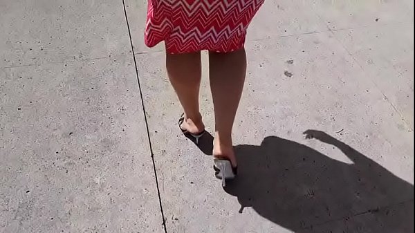 BLACK MULE HEELS WALKING