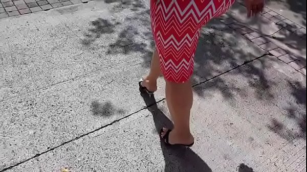 BLACK MULE HEELS WALKING