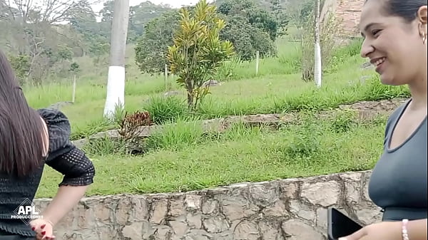 Download Video - Milf lesbianas aprovechan para calmar su calentura lamiendo sus co&ntilde;os al aire libre&period; PARTE 1