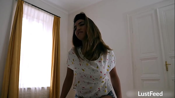 Creampie sex tape with tiny Latina hotwife Frida Sante