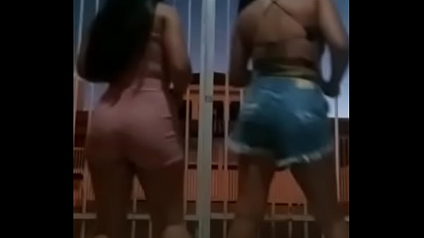 Novinhas dancando em Bras&iacute;lia