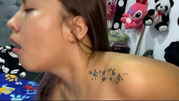 Download Video - Mi amiga tiene la vagina muy estrecha&period; Espero que no se queje de mi gran polla