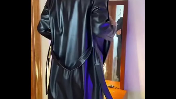 Call me Mistress Arnés MiOrgasmostore #leathershoes #leather #bots