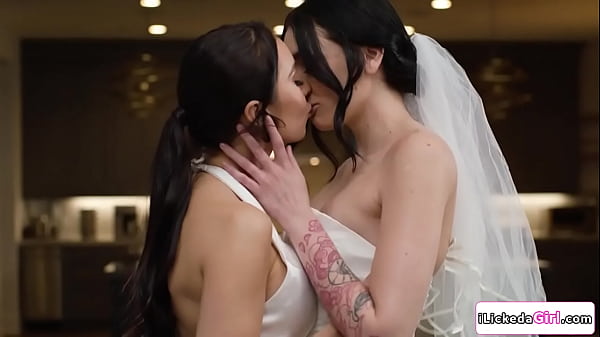 Busty babe tribbing with milf girlfriend
