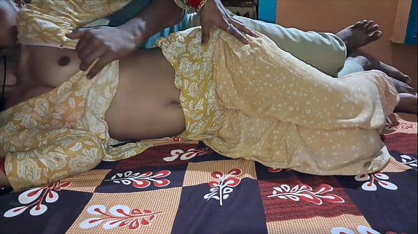 Download Video - Desi Couple Room Fun &ndash; Saree Wali Bhabhi Gets Naughty