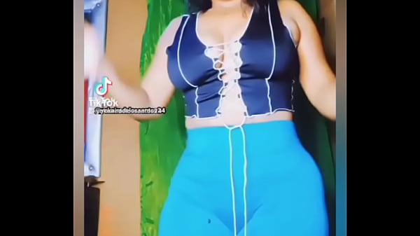 Bunda grande com a calcinha marcando