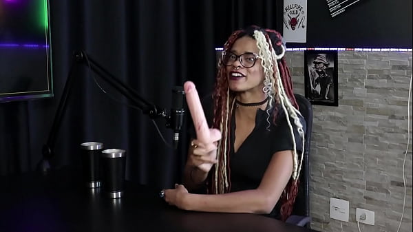 She demonstrated her oral sex and took off her clothes after losing in the game, showing her breasts and explaining her piercing and the swing house - Naomi Campos (SHEER/RED)