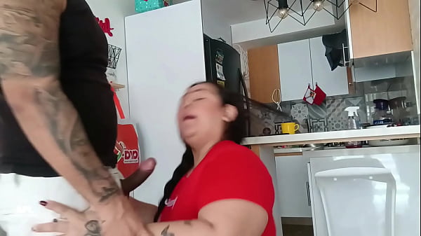 Download Video - Me follo a la mujer de mi hermanastro a escondidas en la cocina mientras esta en la habitaci&oacute;n