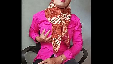 Hijab Tgirl Masturbating