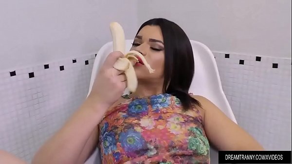 Provocative Transsexual Paulinha Lima Masturbates with a Banana