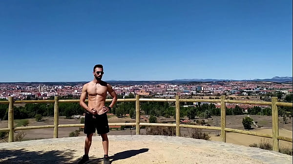 Download Video - Me masurbo en el MIRADOR de LE&Oacute;N
