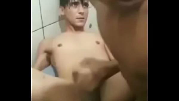 Mit Freunden Im Badezimmer Spielen