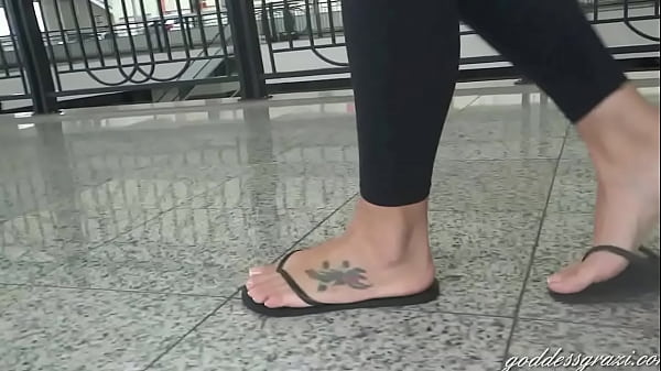 Goddess Grazi perfect feet in flip flops