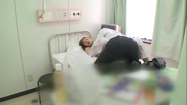 https://bit.ly/3Rtp9lZ My employee seems to have collapsed from anemia, and I went to her hospital room to visit her. My eyes were drawn to her breasts, and my heart was pounding.