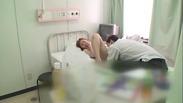 https://bit.ly/3Rtp9lZ My employee seems to have collapsed from anemia, and I went to her hospital room to visit her. My eyes were drawn to her breasts, and my heart was pounding.