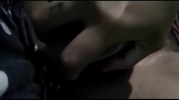 Gode Épais Sur Chatte Poilue