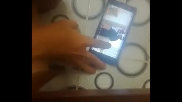 Thủ dâm tại nhà khi xem phim sex
