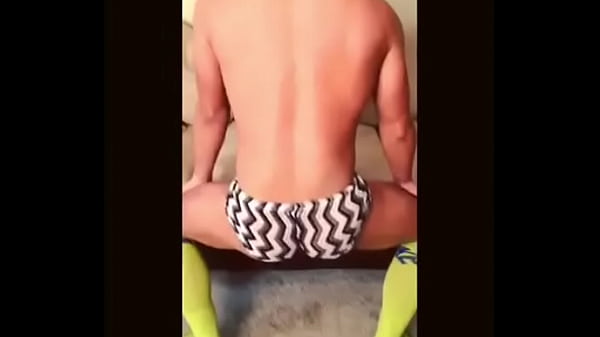 Download Video - JULIAN SERRANO TWERKING