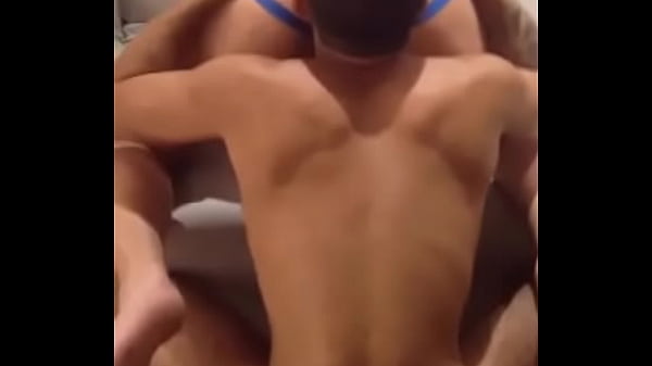 Download Video - Chupando o cuzinho do viadinho
