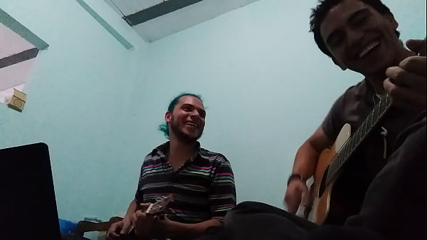 Drink Pride - Rola puede con dos jóvenes paisas