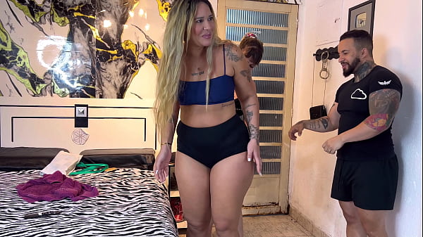 Download Video - Entregadora do ifood do rabo gigante veio fazer entrega em nossa casa &excl;Oferecemos 500 reias pra deixar n&oacute;s beija e foder com ela enquanto seu marido corno espera na moto&excl;