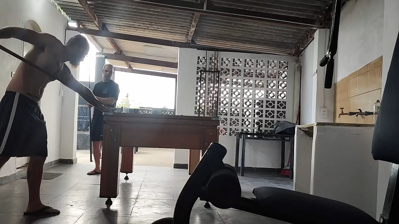 camera filma 2 heteros jogando bilhar peladoes