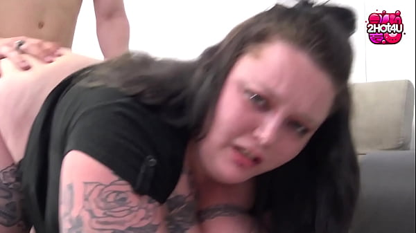 Download Video - Une femme ronde se fait d&eacute;monter le cul et elle aime &ccedil;a &excl;