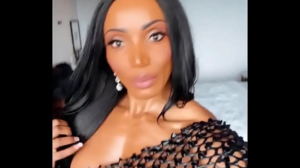 EROTIC HOT FEMALE MUSCLE BABE FBB 29