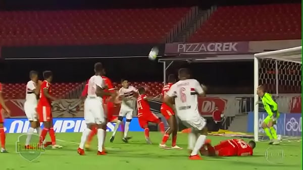 Inter fudendo gostoso com a defesa do são Paulo
