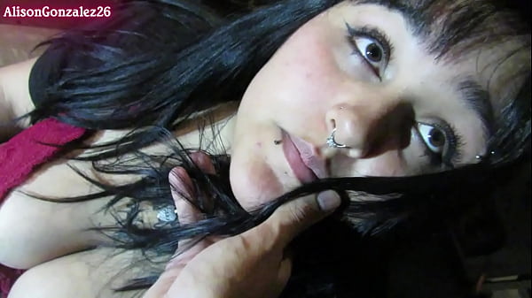 Alisongonzalez26 - POV gordibuena chupando verga hasta el fondo de la garganta antes de que la descubran sus padres