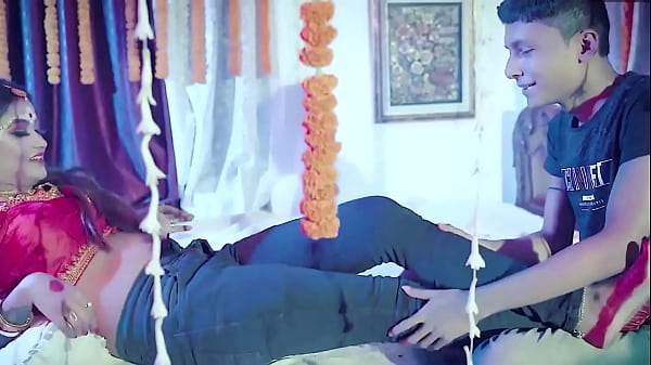 Download Video - Young Indian Couple Suhaag Raat First Night Sex - Dirty Hindi Audio