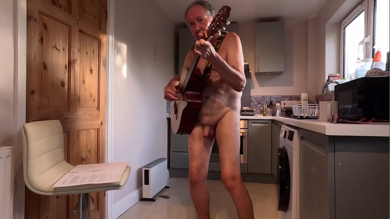 Naked music show
