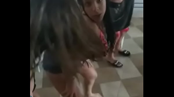 novinha rebolando