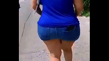 Recording my mature woman's ass 22 sec