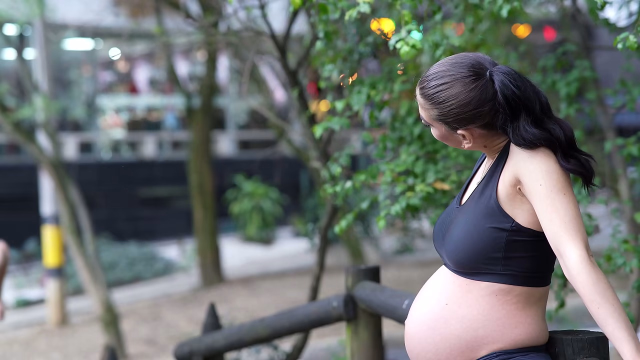 Pregnant Woman Cheats on Her Husband by Having a Threesome with Two Strangers