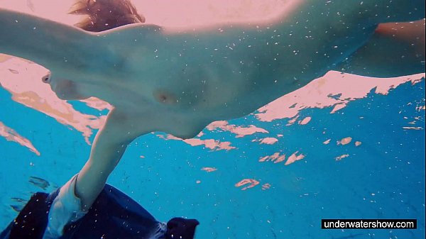 Download Video - Teen girl Avenna is swimming in the pool